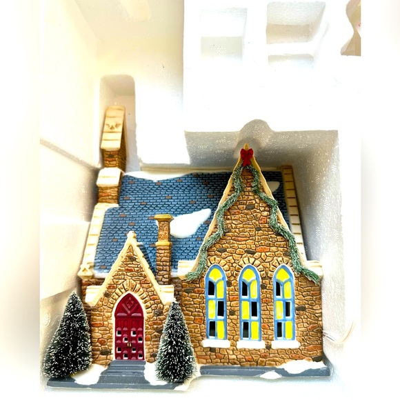 Dept 56 “Church of the Holy Night” Holiday Gift Set, Retired 2003, NWOT - Picture 3 of 7